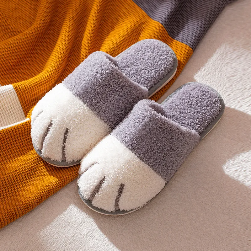 Kattenklauw pluche pantoffels voor een katachtig comfort. Zachte, warme sloffen perfect om thuis te ontspannen en lekker te relaxen. — foto 7