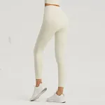 Leggings Lycra Pocket Peach de cintura alta e nove pontos. Conforto e estilo para seus treinos e atividades diárias, com bolso prático. — foto 2