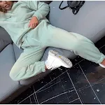 Conjunto Feminino Athleisure Moletom Duas Peças Liso com Capuz Conforto e Estilo para Treinos e Atividades do Dia a Dia, Look Moderno — foto 7