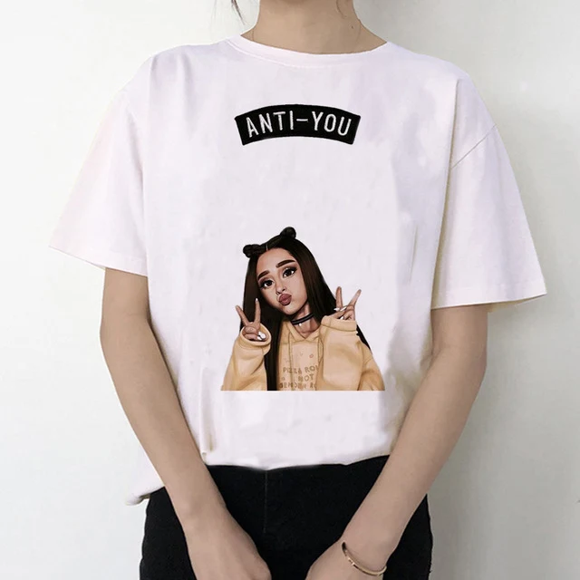 Camiseta feminina americana com estampa de cantora. Manga curta, ideal para um visual moderno e confortável, perfeita para diversas ocasiões. — foto 1