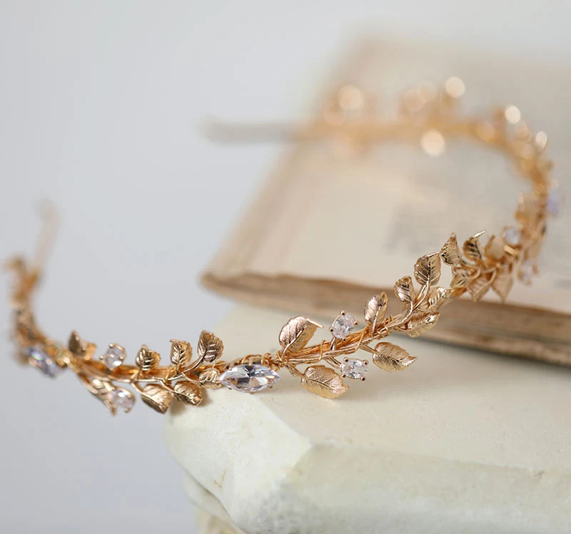 Serre-tête de mariée doré de qualité supérieure avec zircon, un accessoire élégant et étincelant pour votre mariage, sublime votre beauté. — photo 4