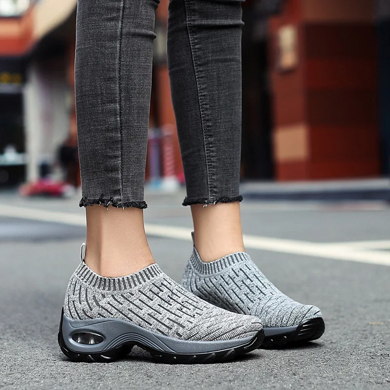 Title 5, Air cushion sports shoes for middle-aged mother...