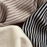 Suéter infantil de malha com gola polo e listras. Conforto e estilo para os pequenos em qualquer ocasião. Perfeito para um visual charmoso e aquecido. — foto 6