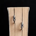 Brincos de Studs em Prata de Lei S925. Elegância e durabilidade para o dia a dia. Leves e hipoalergênicos, um acessório perfeito para você. — foto 3