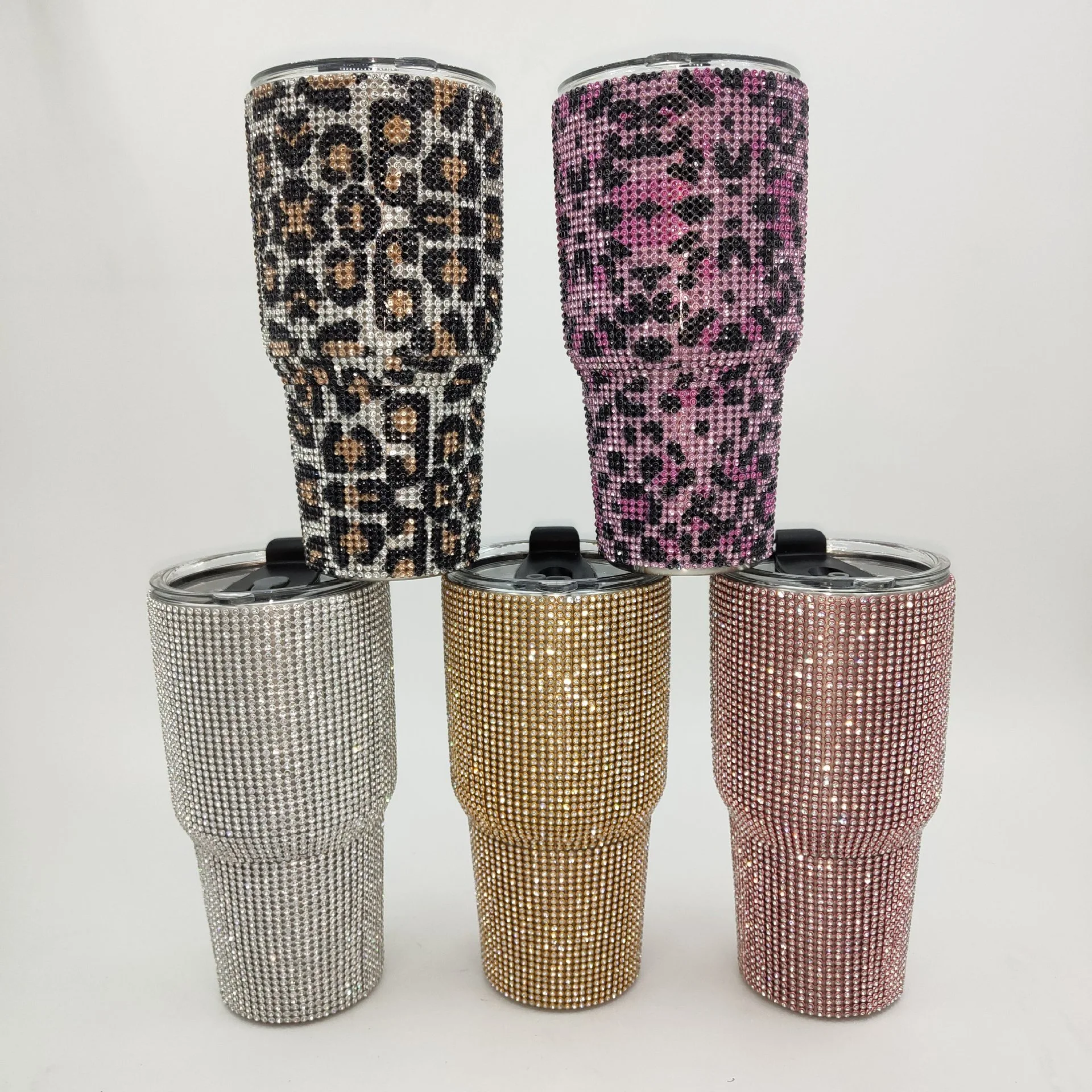 Fashion Creative Diamond Car Cup Holder. Stylishly secure your drinks with this elegant car cup holder. A perfect additi — photo 3