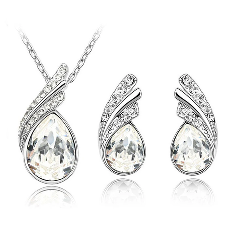 Colar Asas de Cristal Lágrimas de Anjo Jóia Elegante. Presente ideal para mulheres, realça beleza, com cristais brilhantes e design angelical. — foto 4