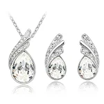 Colar Asas de Cristal Lágrimas de Anjo Jóia Elegante. Presente ideal para mulheres, realça beleza, com cristais brilhantes e design angelical. — foto 4