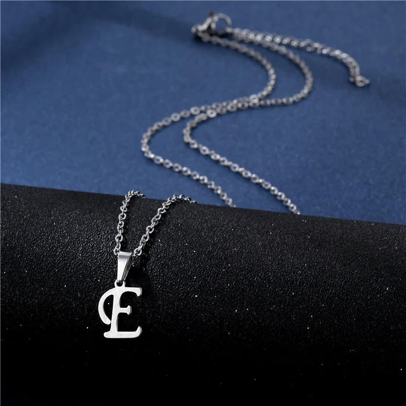 Colar de clavícula com letras leves e suaves. Realce seu colo com este colar elegante e delicado, perfeito para uso diário e confortável. — foto 30