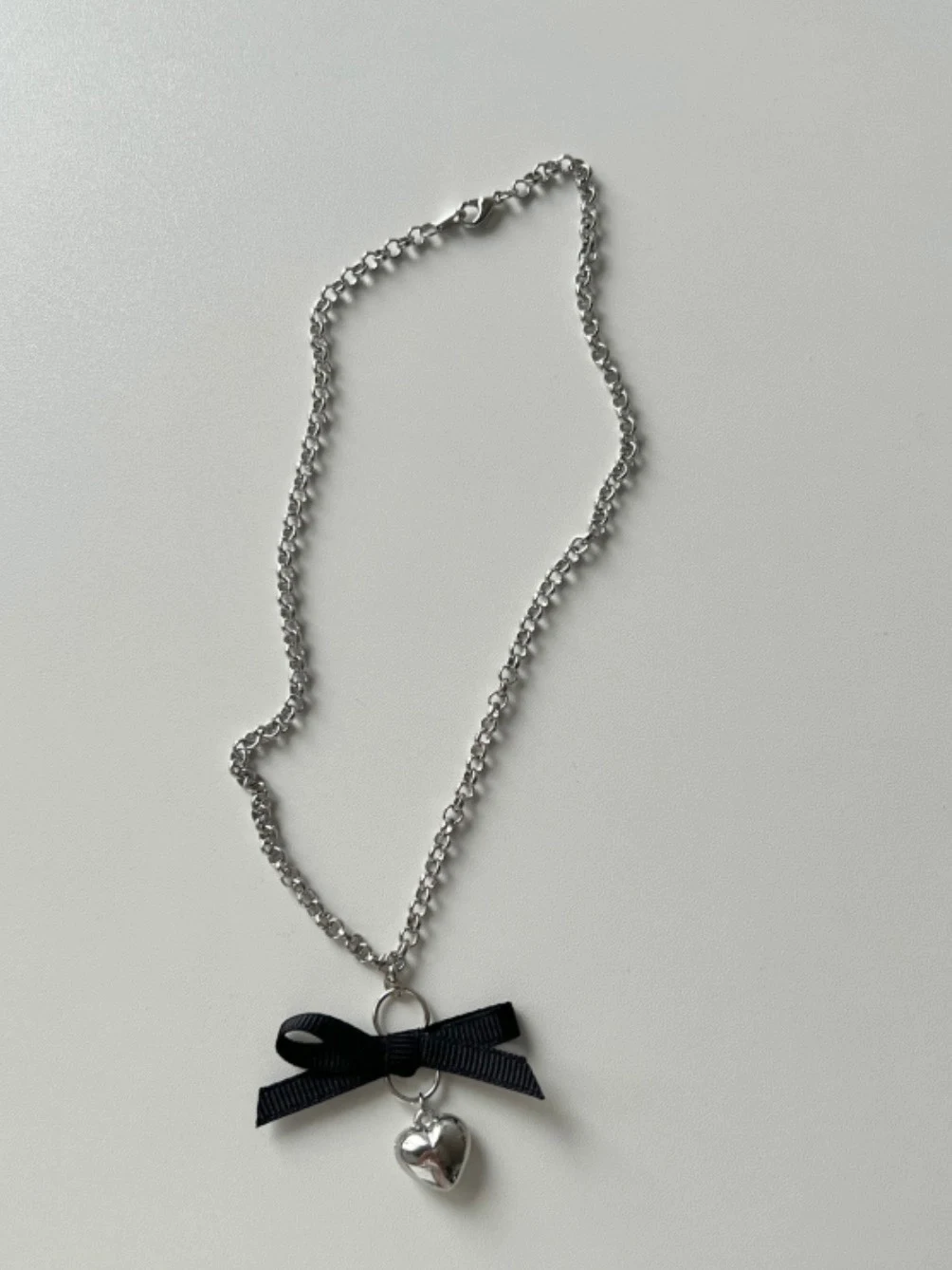 Title 3, Colar de laço preto em aço titânio
