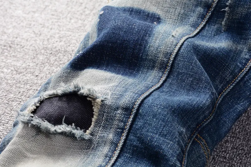 Title 10, Jeans ajustados vintage de hombre con parches, ...