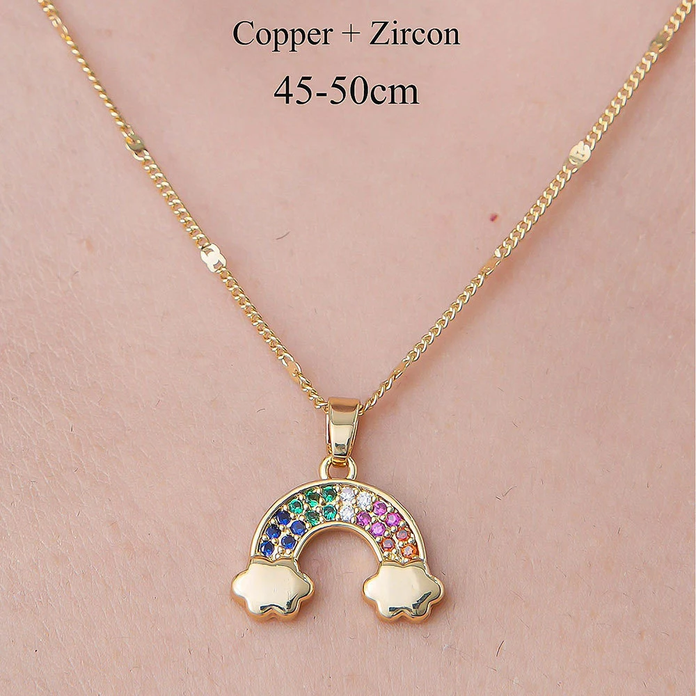 Collana con pendente arcobaleno di cristalli colorati da donna. Un accessorio vivace ed elegante, perfetto per aggiungere un tocco di colore e brillantezza. — foto 3