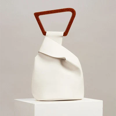 Metalen handtas voor dames. Een elegante en duurzame tas voor speciale gelegenheden. Maak een statement met dit prachtige accessoire. — foto 1