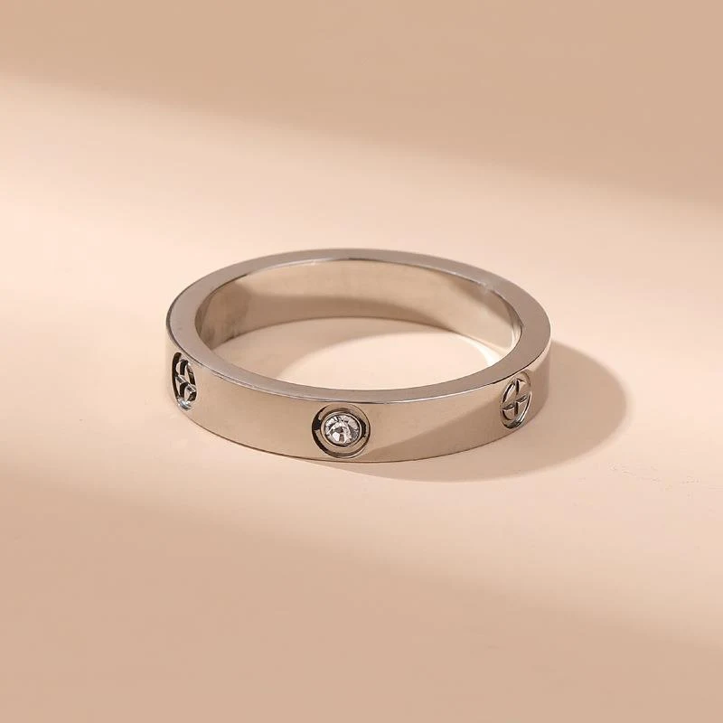 Anel de aço titânio feminino, estilo feminino, não desbota, estilo frio, luxo leve, com diamantes. Elegância e durabilidade para a mulher moderna. — foto 8