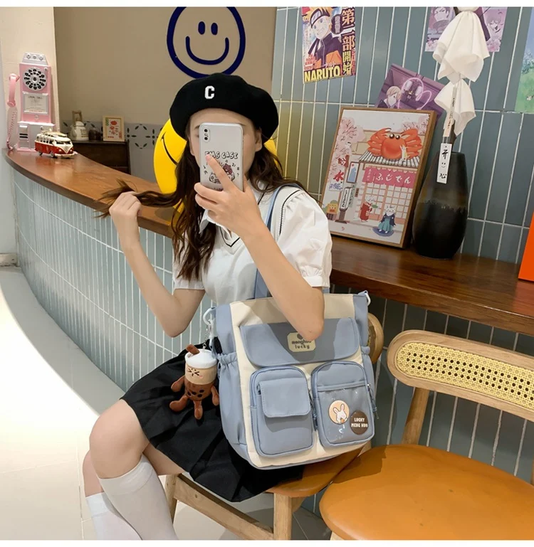 Retro renk bloklu, geniş kapasiteli omuz çantası, yumuşak kızlar için stil ve alan sunar. — Fotoğraf 16