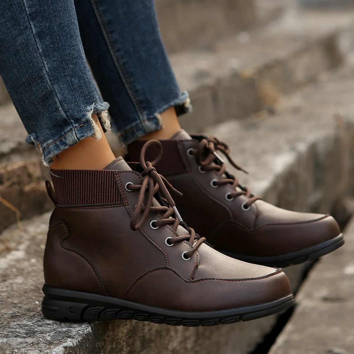 Title 7, Botines de tobillo con cordones y punta redonda...