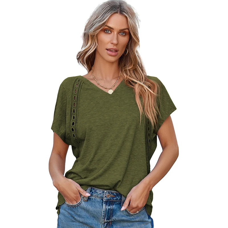 T-shirt donna a maniche corte, taglio ampio, versatile e perfetto per ogni outfit. Comfort e stile casual per ogni occasione. — foto 2