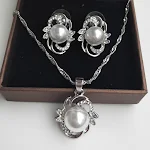 Conjunto colar coreano Happy Notes, corrente clavícula cristal pérola e brincos 2 peças, ideal para festas, combina com tudo, elegante. — foto 4
