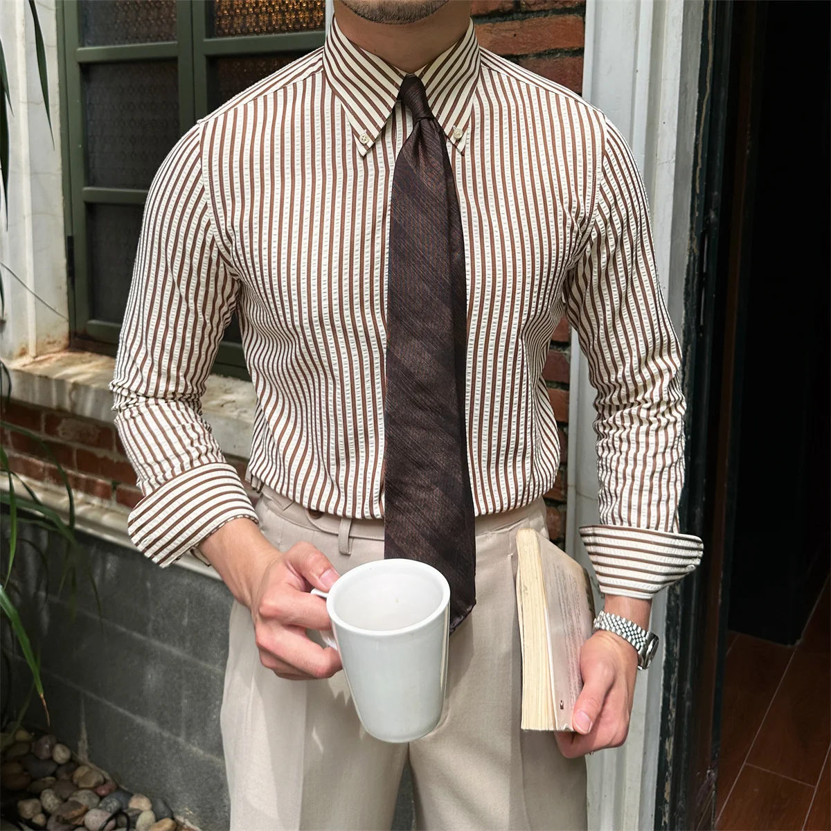 Camisa masculina seersucker listrada respirável de manga longa. Conforto e frescor para o dia a dia, ideal para climas quentes. Perfeita para o verão. — foto 11