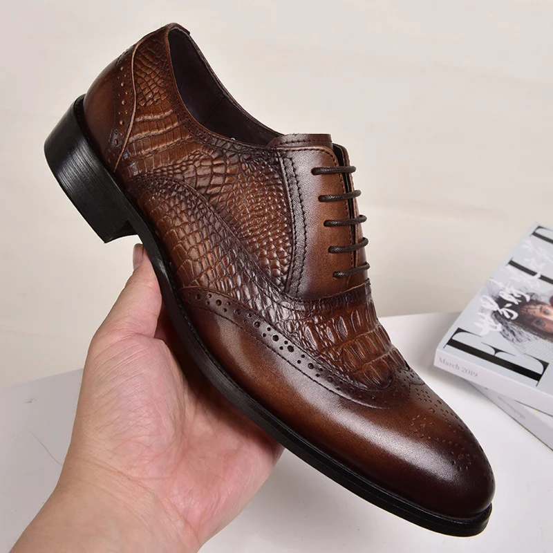 Oxford herenschoenen van oud vintage leer, patroon leren schoenen, grote maat. Klassieke stijl en optimaal draagcomfort. — foto 1