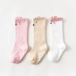 Calzini per bambini a cartoni animati primavera e autunno con erogazione, morbidi e comodi, perfetti per mantenere i piedini caldi e protetti. — foto 2