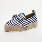 Sapatos femininos plataforma estilo muffin com solado grosso em tamanhos grandes. Conforto e estilo para um visual moderno e elegante. — foto 2