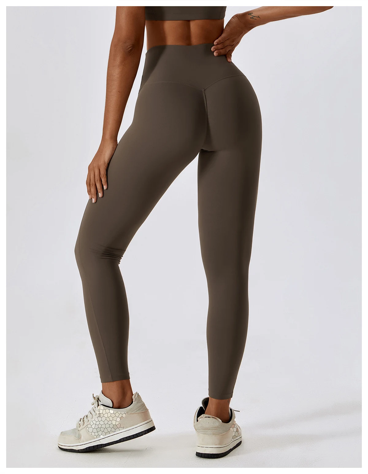 Women's quick-drying nude feel hip raise yoga pants, outdoor leggings. Comfortable and supportive for workouts and outdo — photo 27