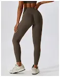 Women's quick-drying nude feel hip raise yoga pants, outdoor leggings. Comfortable and supportive for workouts and outdo — photo 27