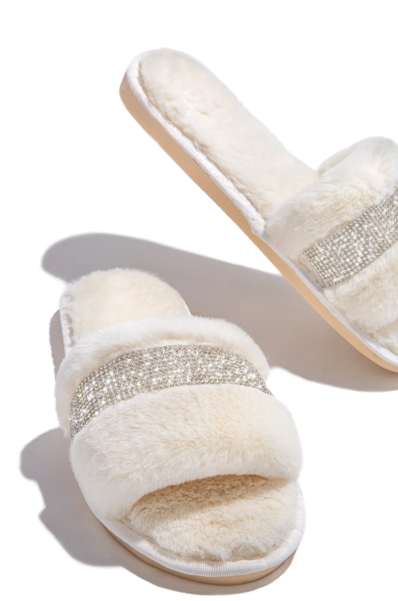 Flat-Heeled Round-Toe Slippers for Everyday Comfort. Easy to slip on and off, these slippers are perfect for relaxing at — photo 3