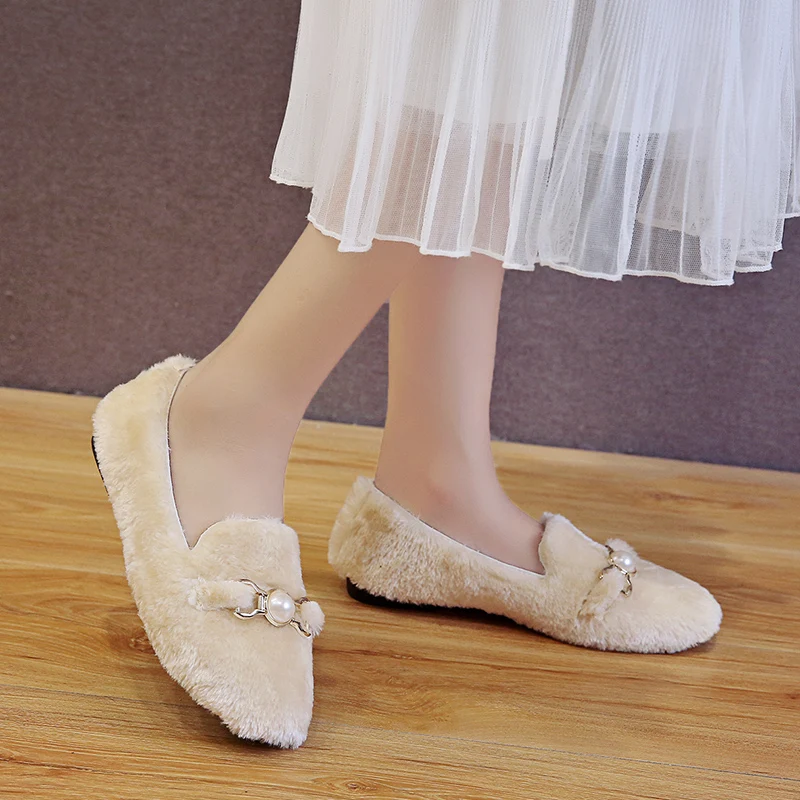 Title 1, Plush pearl hair shoes Create glamorous hairsty...