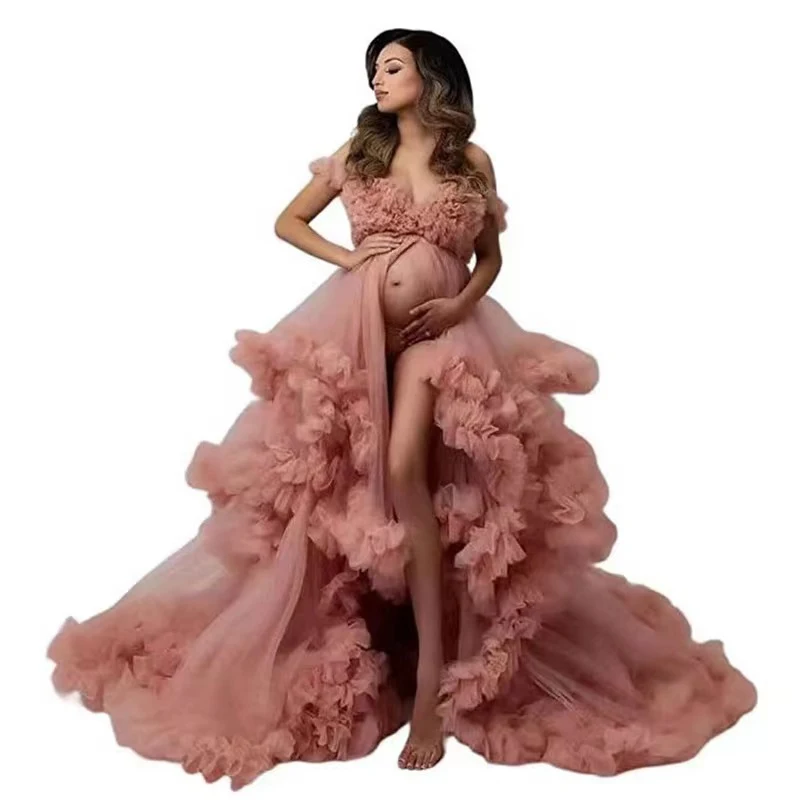 Vestido fotográfico para gestantes com saia de tule ombro a ombro. Crie fotos memoráveis e celebre a maternidade com estilo. — foto 6