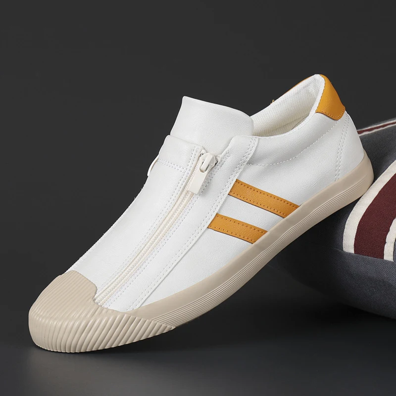 Title 11, Platte, kleine witte casual sportschoenen. Comf...