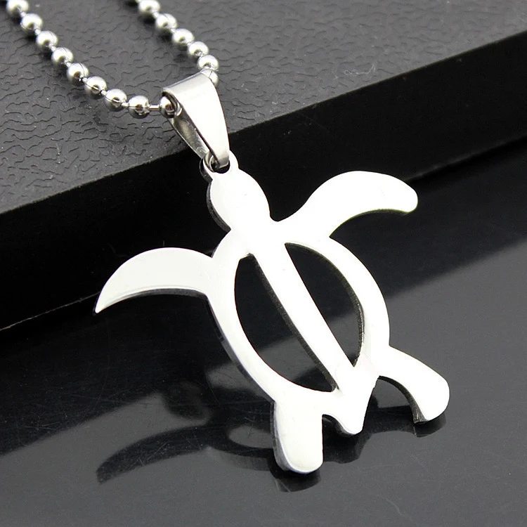 Colar com pingente de tartaruga, um amuleto de proteção e sabedoria. Design elegante e atemporal, perfeito para presentear. — foto 1