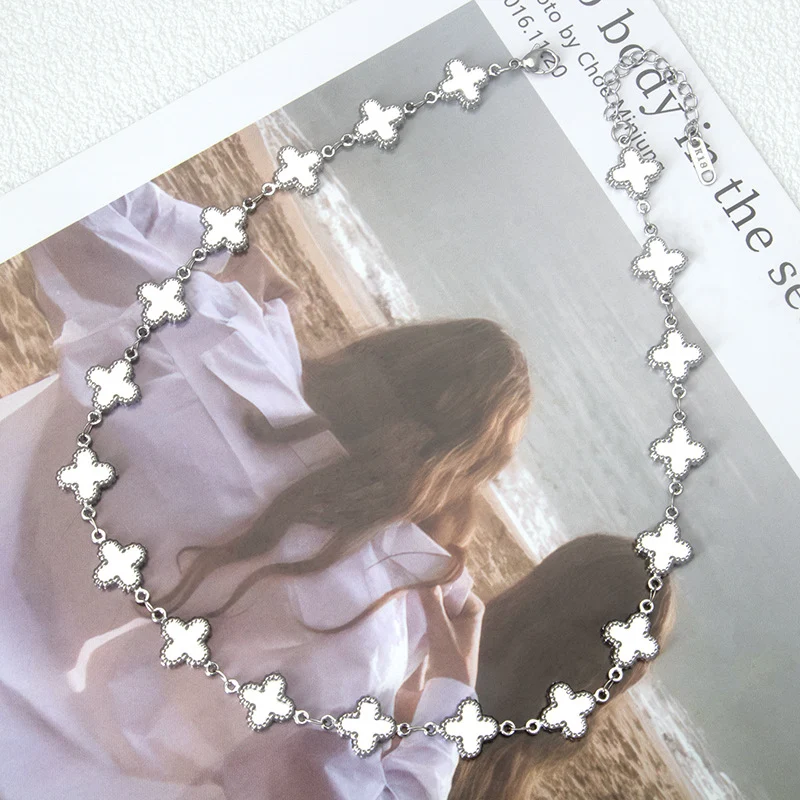 Pulseira de lua e coração de amor feita à mão em aço inoxidável, moda. Uma joia elegante e durável para um toque de charme. — foto 5