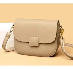 Borsetta Quadrata a Tracolla da Donna, Versatile e Chic. Perfetta per ogni outfit, ideale per portare con te l'essenziale con stile e praticità, adatta a ogni occasione. — foto 15