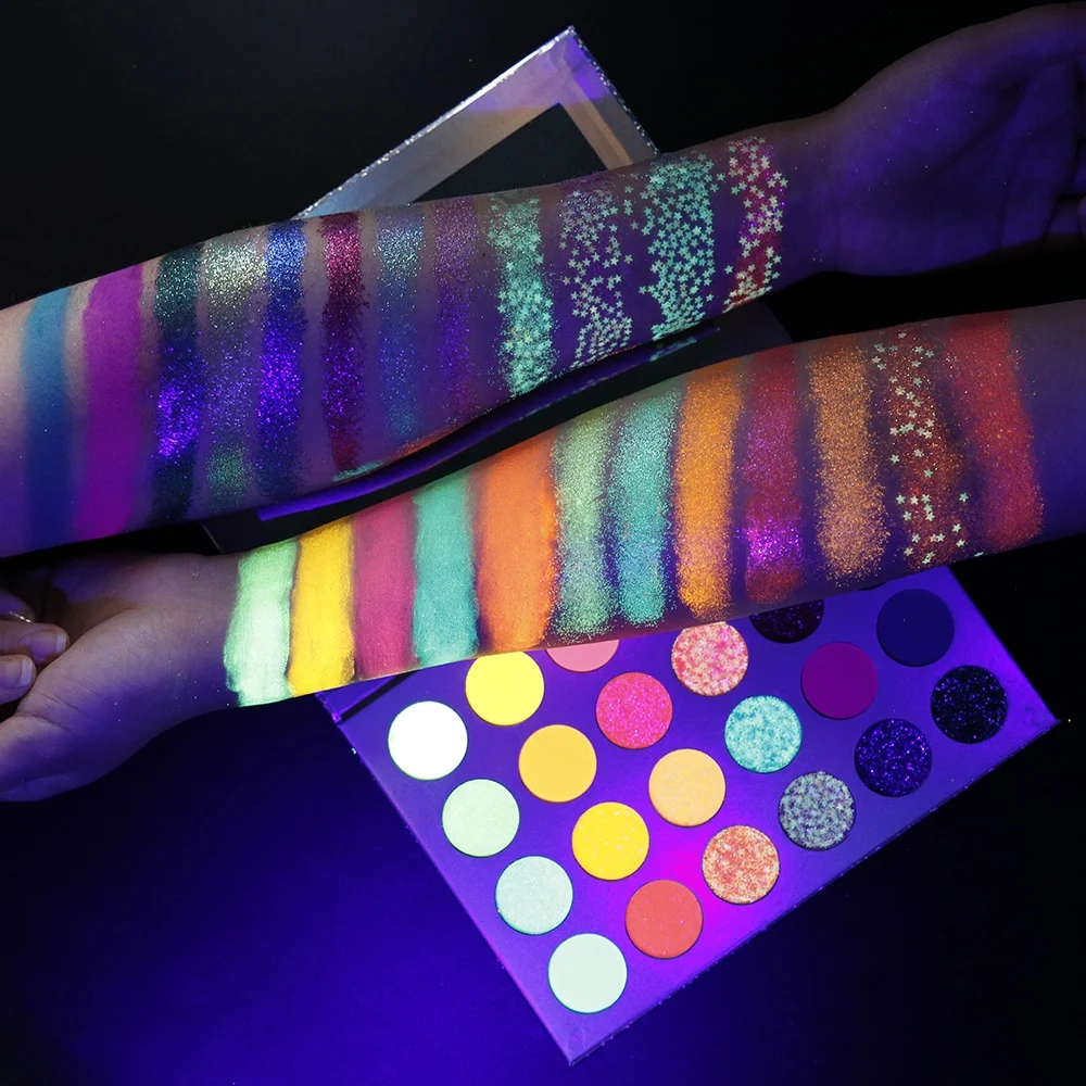 Title 2, Glow Eyeshadow Stage Für strahlende Augenblicke...