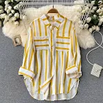 Camicia cappotto a righe verticali multicolore di media lunghezza, casual e ampia. Perfetta per un look comodo e alla moda in ogni occasione. — foto 17