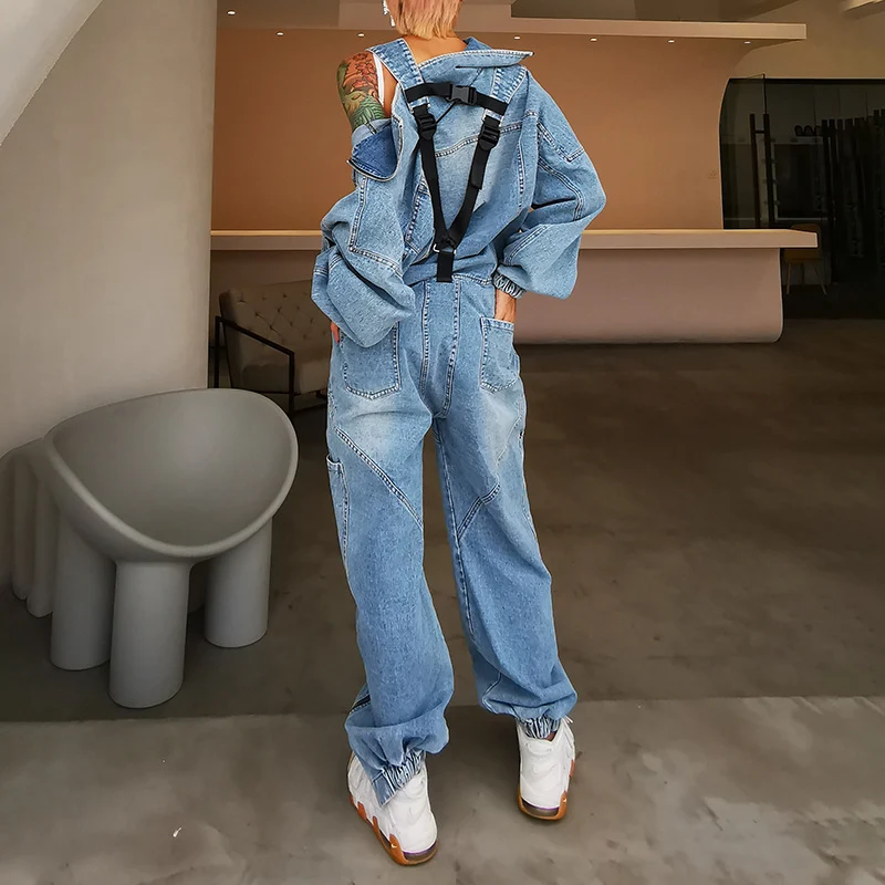Mono vaquero holgado con capucha, pernera recta y estilo casual para mujer, cómodo y moderno, ideal para uso diario. — foto 2