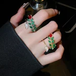 Anel folha de zircônia com cabeça de serpente de diamante, um acessório feminino sofisticado e elegante para adicionar brilho ao seu visual. — foto 15