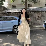 Abito donna con spalline sottili, effetto fascia in vita. Un look alla moda per valorizzare la silhouette con eleganza e stile. — foto 8