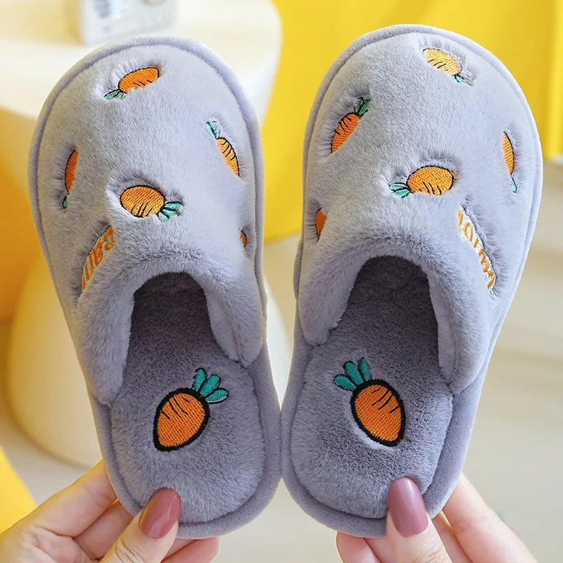 Title 6, Kuscheliges Kinder-Paar Bodenwischmop. Macht Pu...