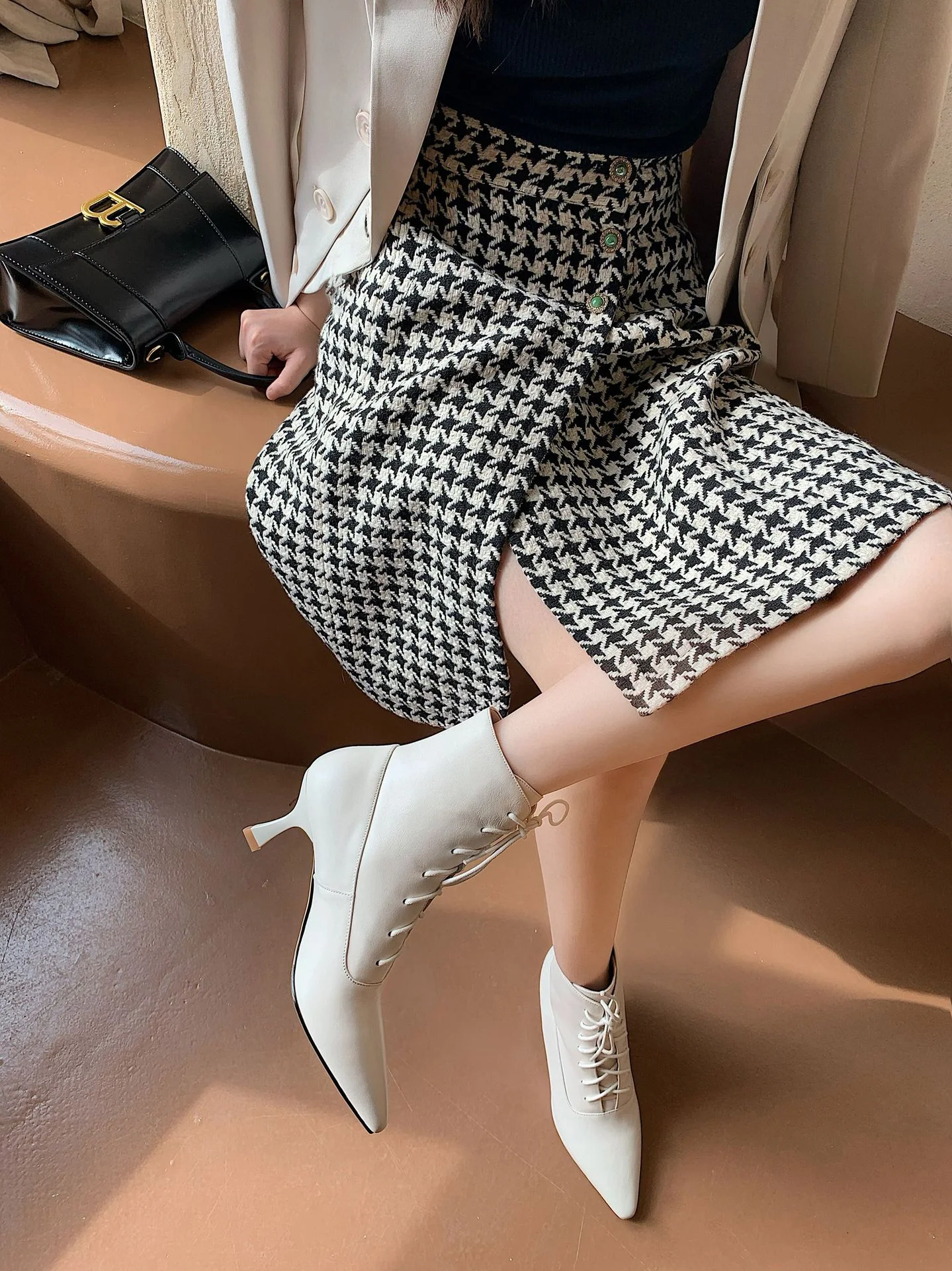 Sapatos de salto alto pontudos em couro bovino para mulheres. Sofisticação e elegância para realçar seu estilo e desfrutar de conforto duradouro. — foto 14
