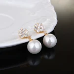 Brincos longos de pérolas redondas. Elegância atemporal para realçar seu visual. Perfeitos para qualquer ocasião, design sofisticado e feminino. — foto 5