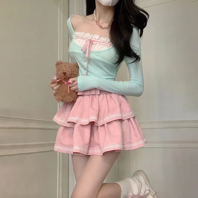 Conjunto de duas peças para menina primavera verão, cardigã com gola de renda, vestido fino e emagrecimento. Look vigoroso e estiloso. — foto 11