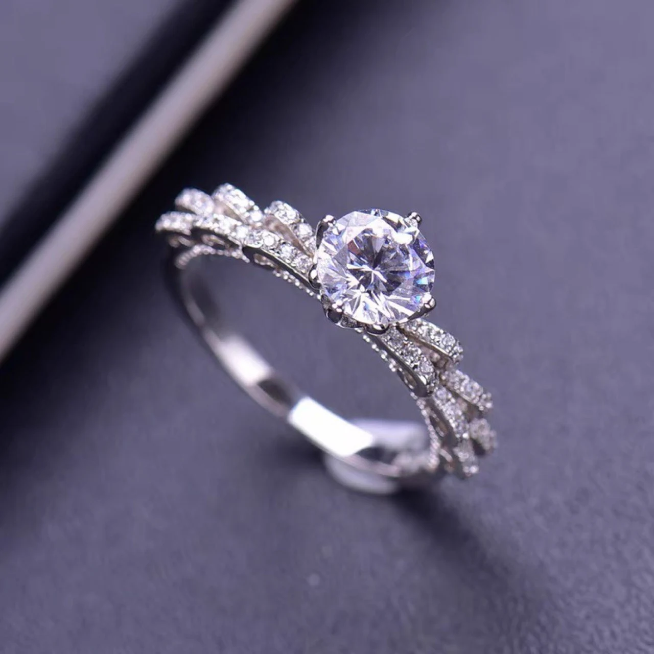 Title 1, Anel de casamento Ribbon Sweet, prata com diama...