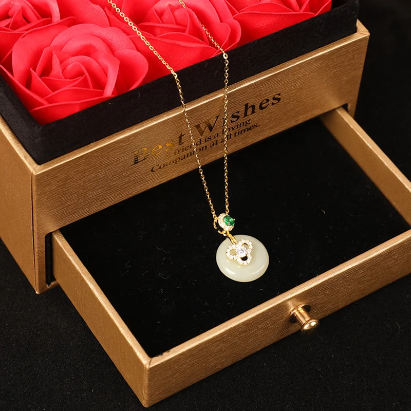 Colar de prata 925 estilo chinês com jade branco esverdeado. Corrente de clavícula versátil, perfeito para qualquer look. — foto 4