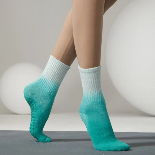 Title 3, Womens Fashion Tie Dye Anti-Slip Mid Tube Socks