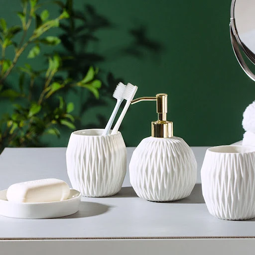 Title 15, Set bicchiere e tazza per collutorio da bagno n...