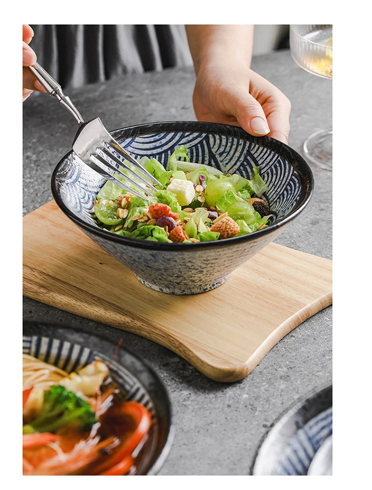 Tigela de ramen retrô de cerâmica de luxo suave com padrão Qinghai. Desfrute de macarrão com elegância e estilo. Perfeita para sua mesa. — foto 4