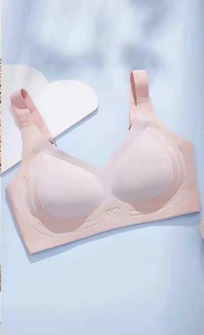 Title 4, Plus-Size Sports Bra With Soft Support Adjustme...