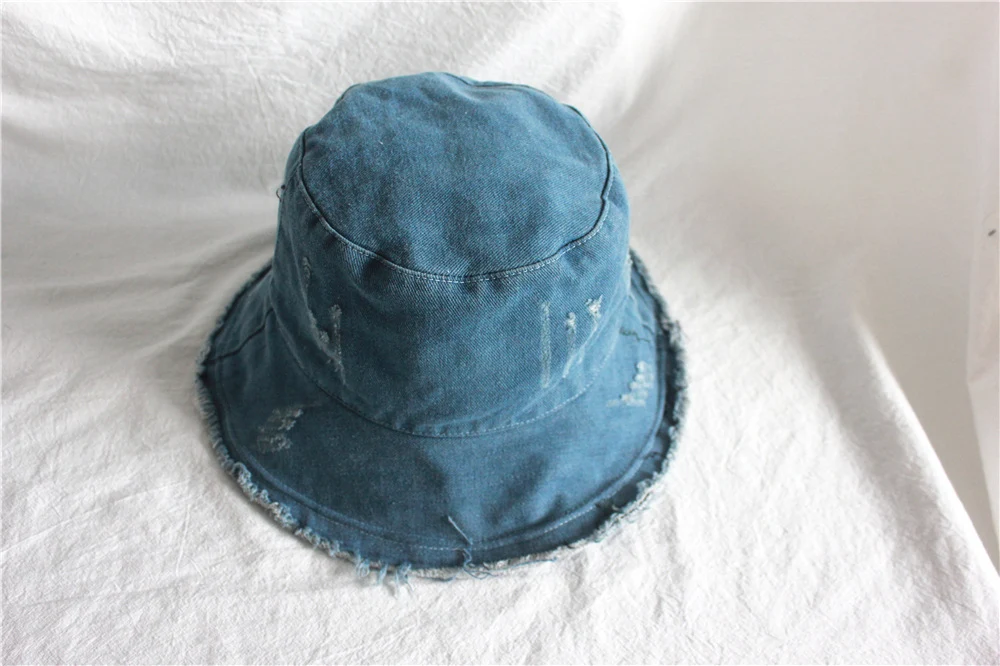 Title 3, Zomerzonnescherm Raw Edge Denim Bucket Hat Dames
